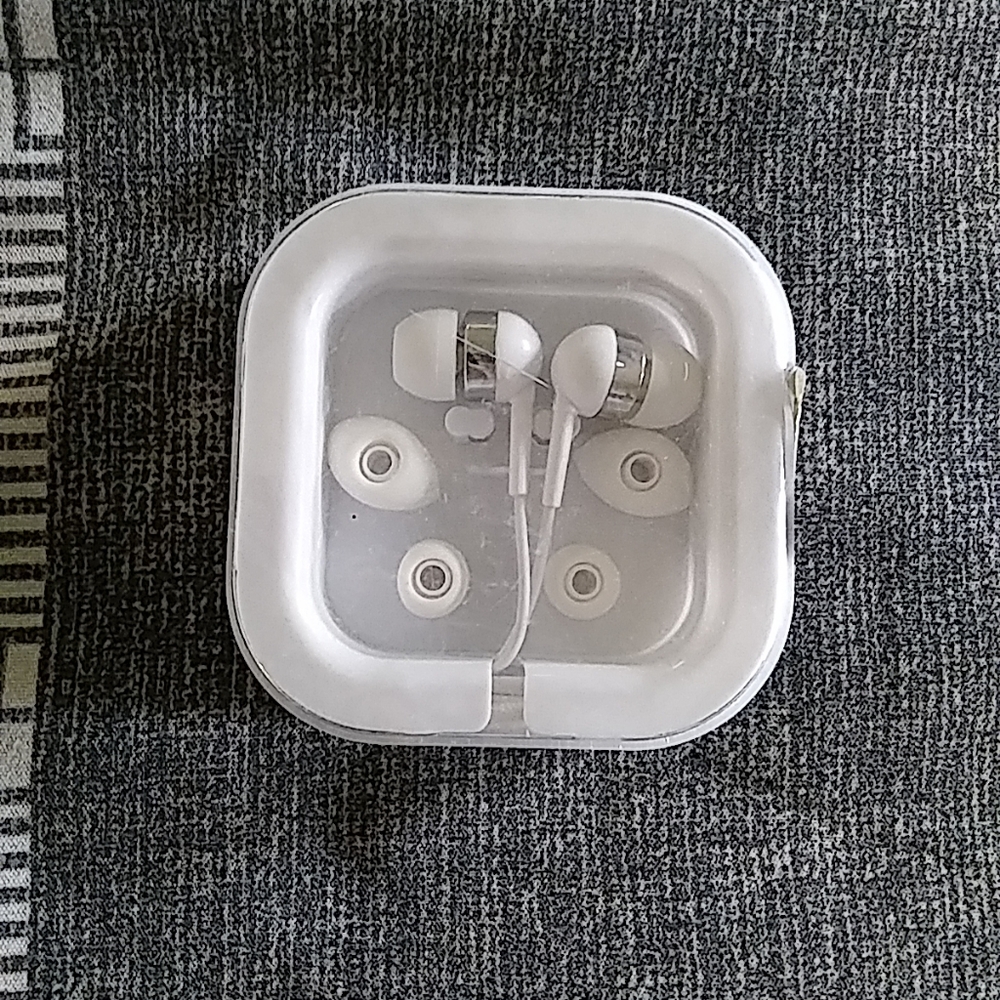 Billboard Stereo Earbuds White New great gift 🎄